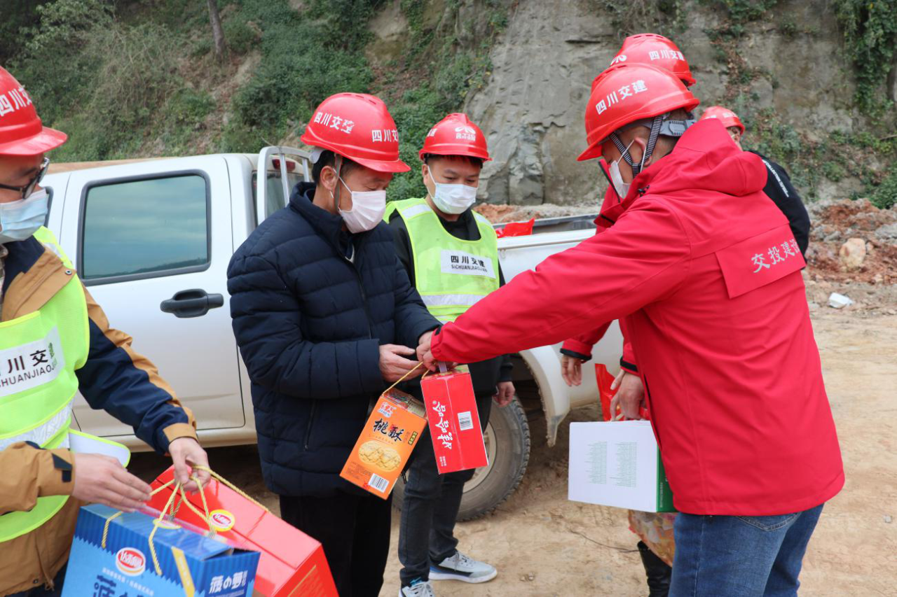 就地過(guò)年送濃情，值班堅守保複工  —公路分公司黨支部春節期間值班值守系列舉措