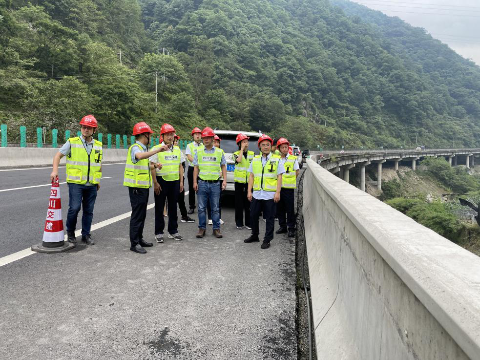 集團第三監事(shì)會主席華正輝帶隊赴 四川交建調研