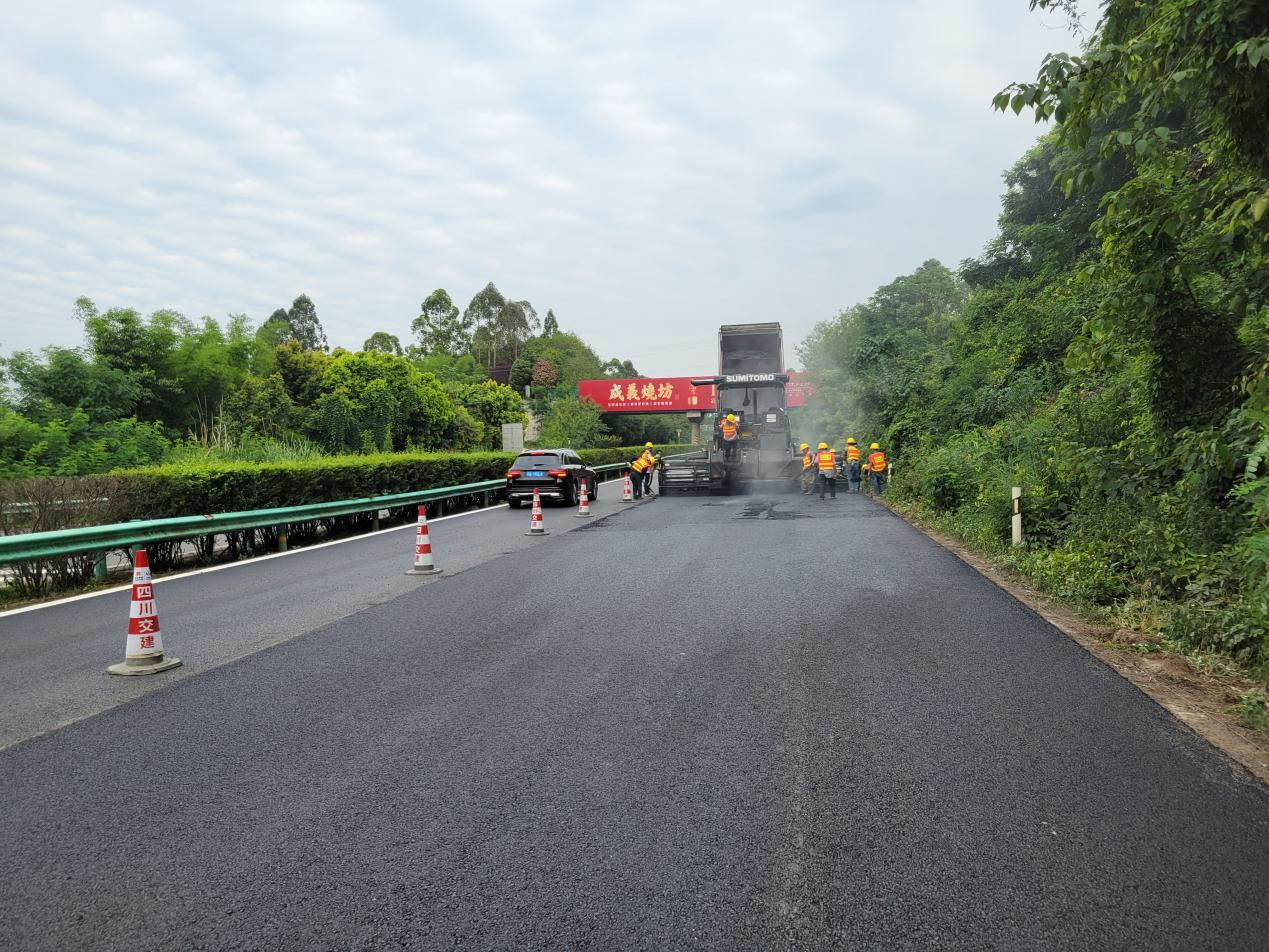 城市“顔值”實現再提升 成(chéng)仁高速公路路面(miàn)專項養護工程順利完工