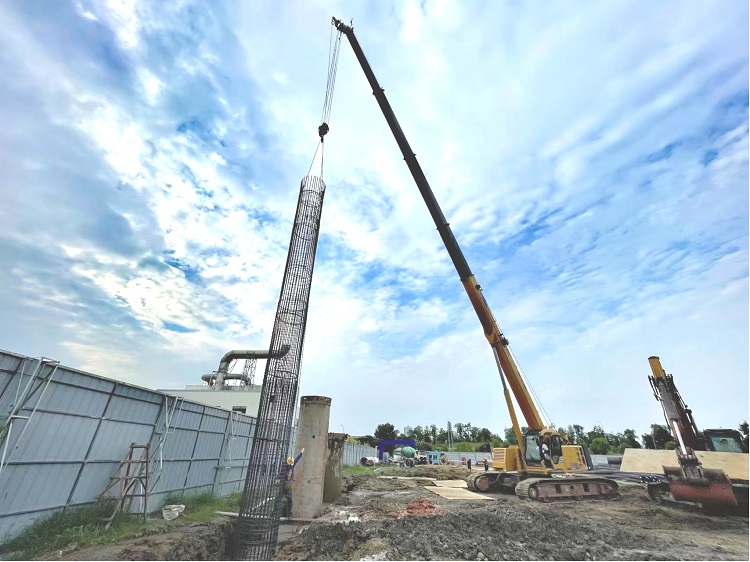 高路建築公司承建的四川高速路網川西片區應急搶險指揮分中心項目首根樁基澆築完成(chéng)